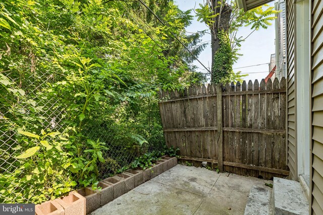 2126 N Palethorp St, Philadelphia, PA 19122 - view of patio