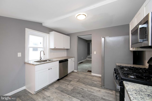 133 E Federal St, Burlington, NJ 08016 - kitchen with stainless steel appliances, a sink, light wood-type flooring, and baseboards