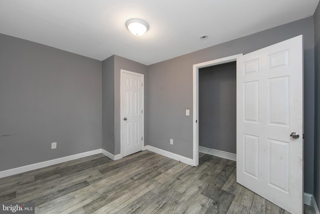 133 E Federal St, Burlington, NJ 08016 - unfurnished bedroom with wood finished floors, baseboards, and a closet