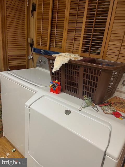 46 Carriage Stop Pl, Florence, NJ 08518 - laundry area with separate washer and dryer