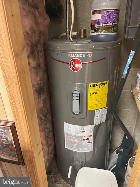 46 Carriage Stop Pl, Florence, NJ 08518 - utility room featuring electric water heater