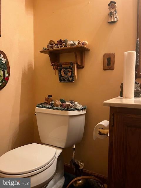 46 Carriage Stop Pl, Florence, NJ 08518 - half bath with toilet and vanity