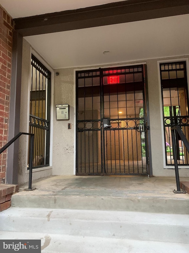 1504 Lincoln Way Unit 305, Mclean, VA 22102 - entrance to property with stucco siding