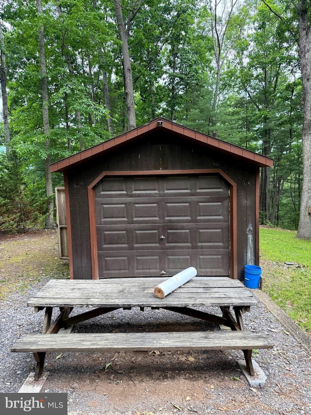 28 Myrtle Dr, Gerrardstown, WV 25420 - detached garage with driveway