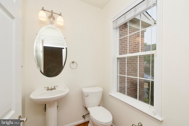 9573 5th Pl, Lorton, VA 22079 - half bath featuring toilet and baseboards