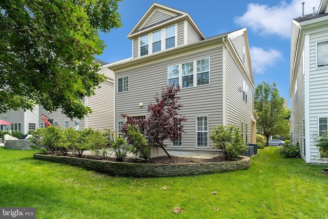 5968 Manorview Way, Alexandria, VA 22315 - rear view of house with a yard
