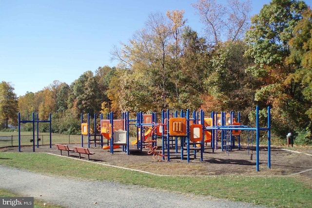 10447 Carriagepark Ct, Fairfax, VA 22032 - view of community jungle gym