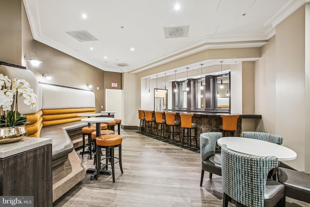 3101 N Hampton Dr Unit 314, Alexandria, VA 22302 - dining area featuring wet bar, ornamental molding, recessed lighting, and baseboards