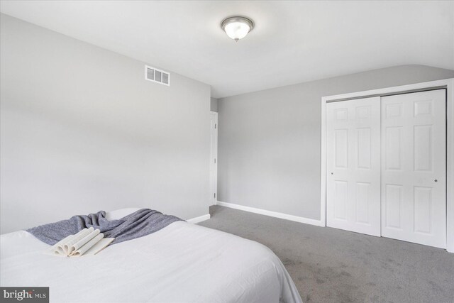 3910 The Alameda, Baltimore, MD 21218 - bedroom featuring carpet floors, baseboards, a closet, and lofted ceiling