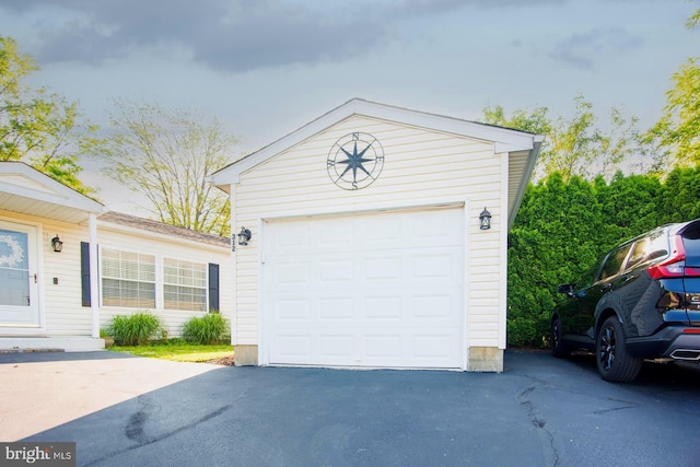 312 Farm Ln, North Wales, PA 19454 - detached garage featuring driveway