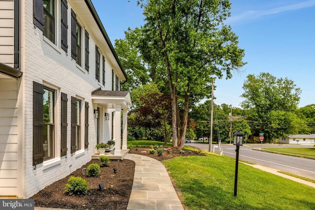 427 W St NW, Vienna, VA 22180 - view of green lawn