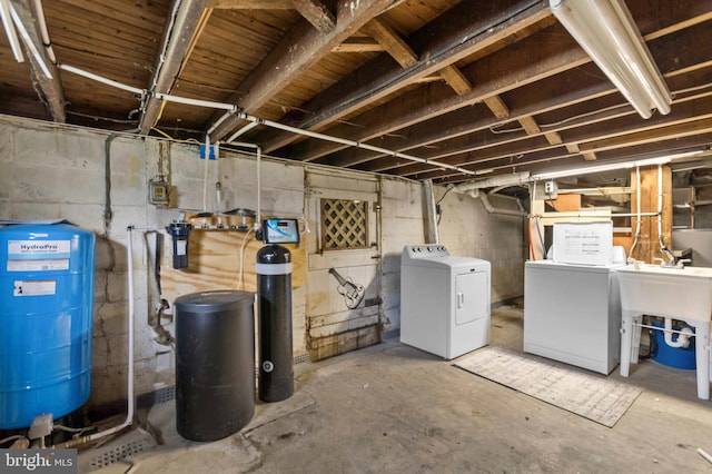 934 Fieldsboro Rd, Townsend, DE 19734 - unfinished basement with separate washer and dryer, a water pressure tank, a water softener system, and a sink