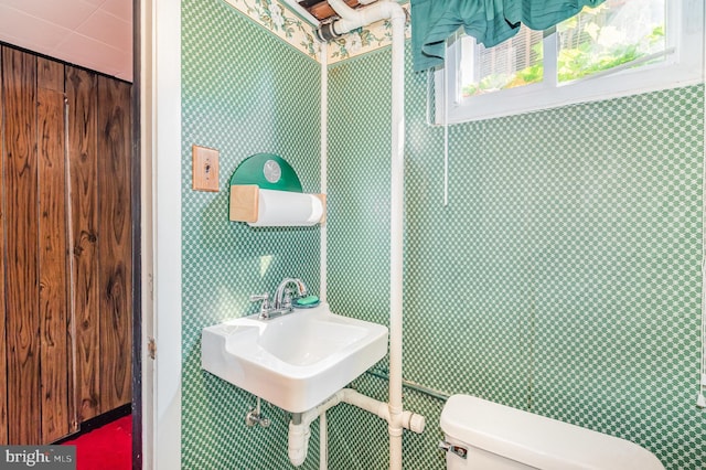 1513 Chapel Hill Dr, Baltimore, MD 21237 - bathroom featuring toilet and wallpapered walls