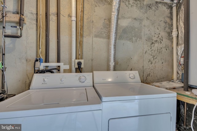 11476 Leland Pl, Waldorf, MD 20601 - laundry area with washer and clothes dryer