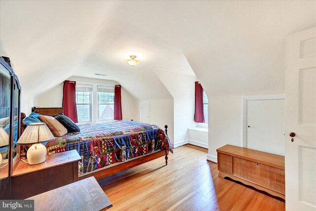 29 S Rockburn St, York, PA 17402 - bedroom with wood finished floors and vaulted ceiling