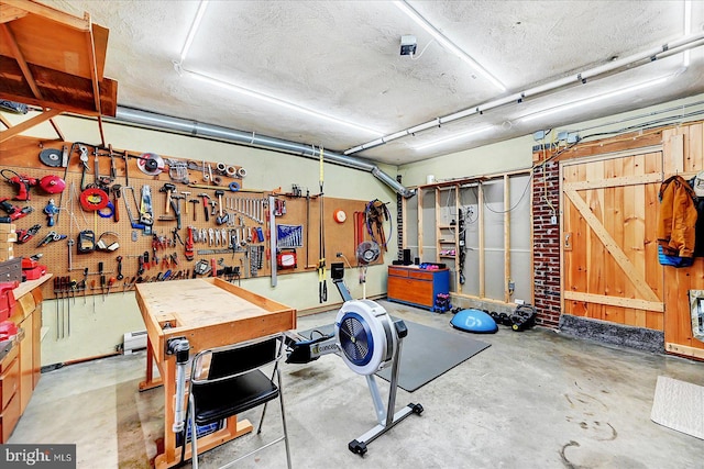29 S Rockburn St, York, PA 17402 - garage with a workshop area