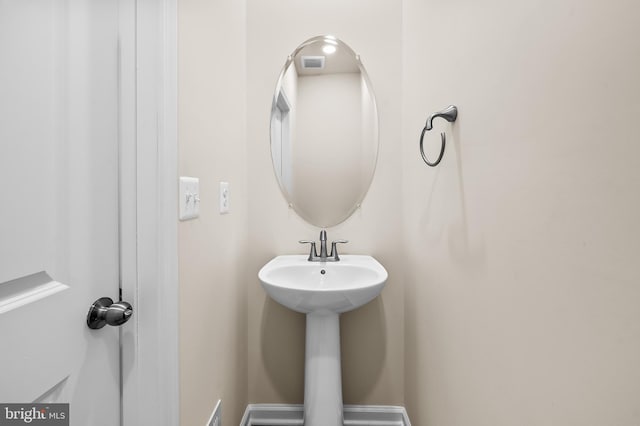 612 Mozart Way, Baltimore, MD 21224 - bathroom featuring baseboards