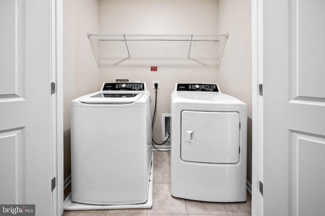 612 Mozart Way, Baltimore, MD 21224 - laundry room featuring washing machine and dryer and light tile patterned flooring