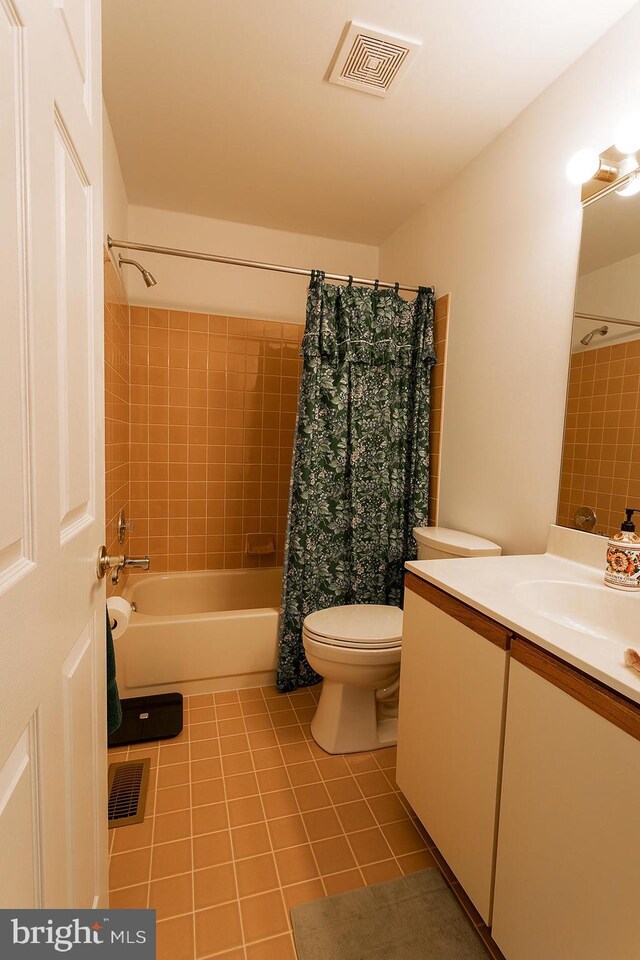 32 Hunters Way W, Newtown, PA 18940 - bathroom featuring tile patterned floors, vanity, and shower / bath combo
