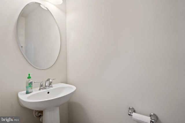 22864 Chestnut Oak Ter, Sterling, VA 20166 - bathroom featuring a sink