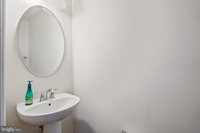 22864 Chestnut Oak Ter, Sterling, VA 20166 - bathroom with a sink