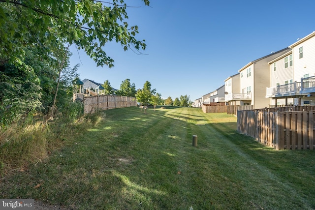 22864 Chestnut Oak Ter, Sterling, VA 20166 - view of yard with a residential view