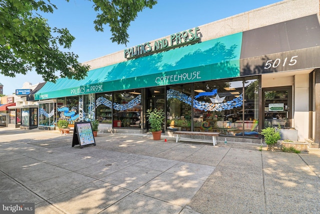 3233 Ellicott St NW, Washington, DC 20008 - view of home's community