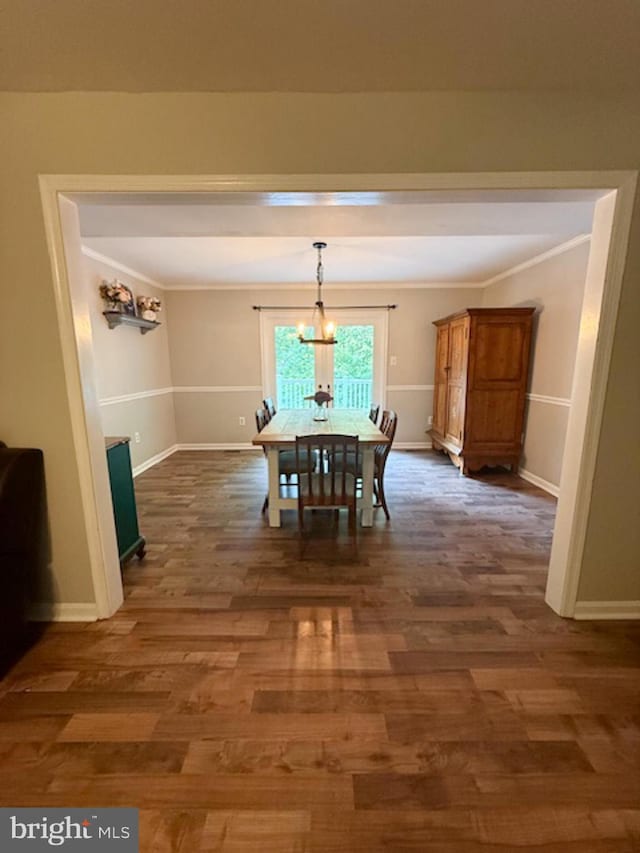 39410 Thomas Dr, Mechanicsville, MD 20659 - dining room with dark wood-style floors, baseboards, a chandelier, and crown molding