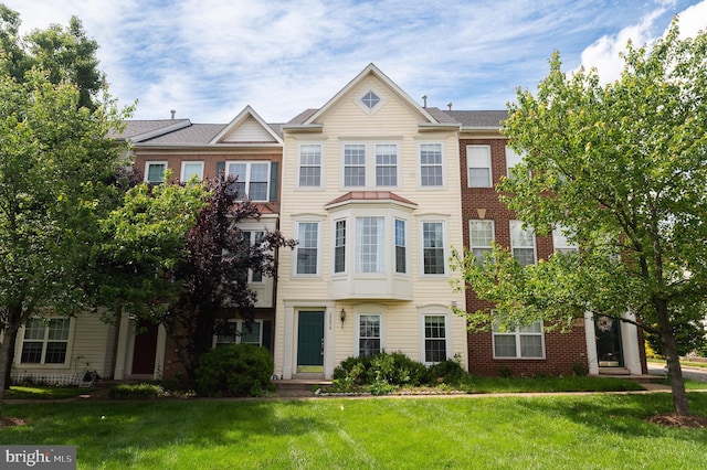20976 Kittanning Ln, Ashburn, VA 20147 - multi unit property featuring a front yard and brick siding