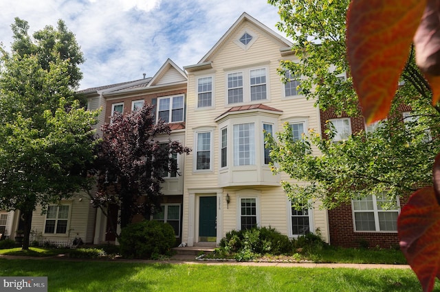 20976 Kittanning Ln, Ashburn, VA 20147 - multi unit property with a front yard