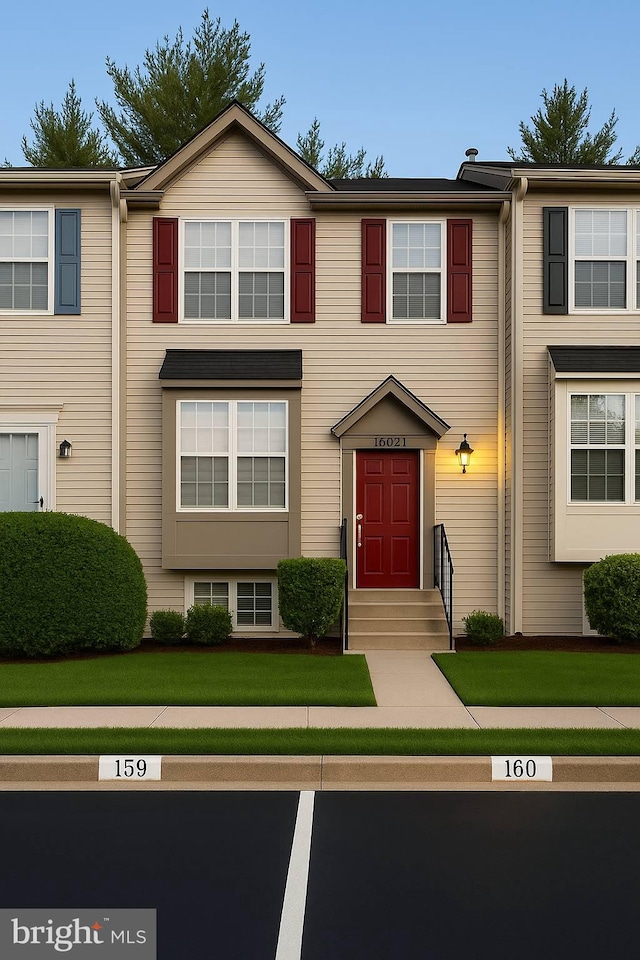 8623 Centerton Ln, Manassas, VA 20111 - view of property featuring entry steps