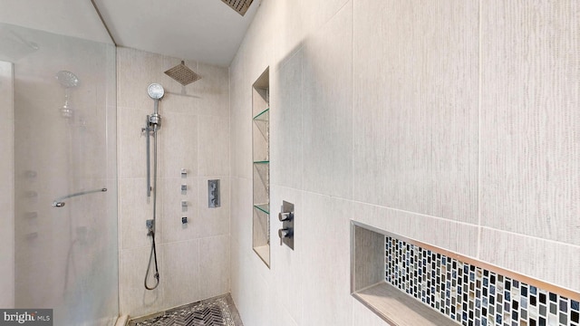 225 Dupont Cir, Wilmington, DE 19809 - bathroom with tiled shower