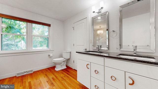 225 Dupont Cir, Wilmington, DE 19809 - full bath featuring double vanity and wood finished floors