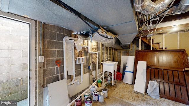 225 Dupont Cir, Wilmington, DE 19809 - unfinished basement featuring water heater and a sink