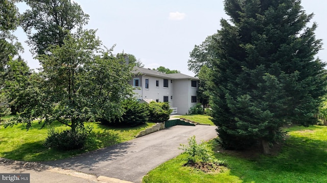 225 Dupont Cir, Wilmington, DE 19809 - view of front facade featuring asphalt driveway, stucco siding, and a front yard