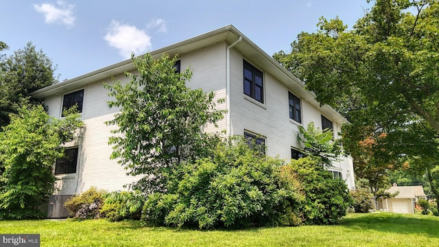 225 Dupont Cir, Wilmington, DE 19809 - view of side of home featuring a lawn
