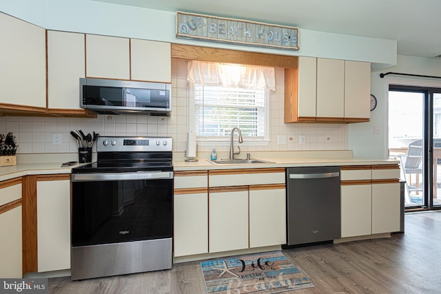 104 120th St Unit D82, Ocean City, MD 21842 - kitchen with appliances with stainless steel finishes, a sink, tasteful backsplash, and plenty of natural light