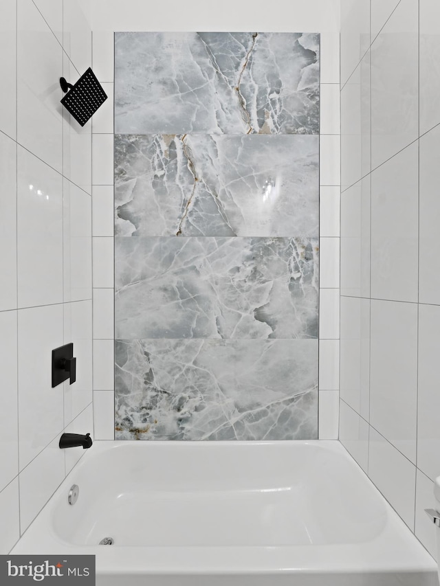 2331 N Front St, Philadelphia, PA 19133 - full bath with shower / tub combination