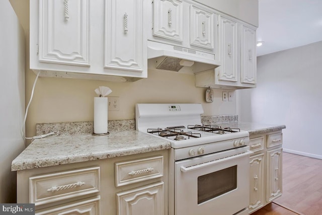 9 Silverwood Cir Unit 6, Annapolis, MD 21403 - kitchen featuring white range with gas cooktop, under cabinet range hood, light wood-style flooring, and white cabinetry