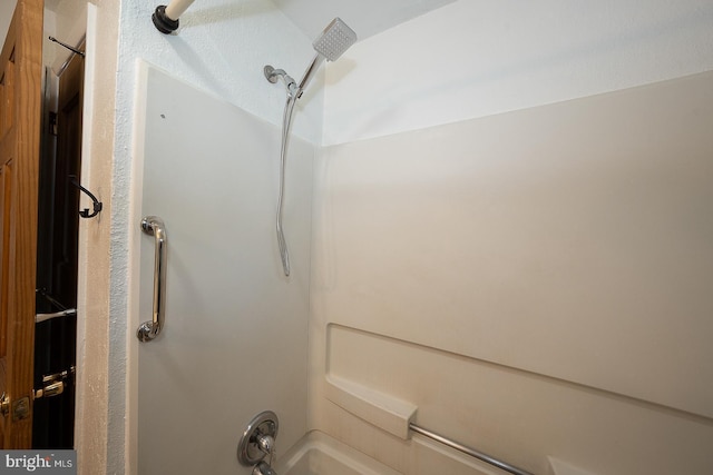 405 Garden Ln, Aston, PA 19014 - bathroom with bathtub / shower combination