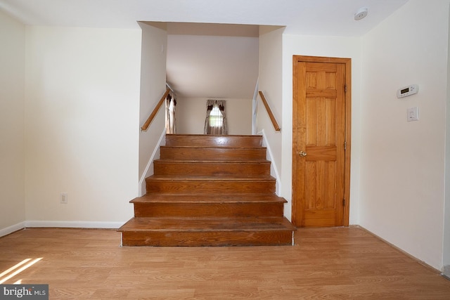 405 Garden Ln, Aston, PA 19014 - staircase featuring wood finished floors and baseboards