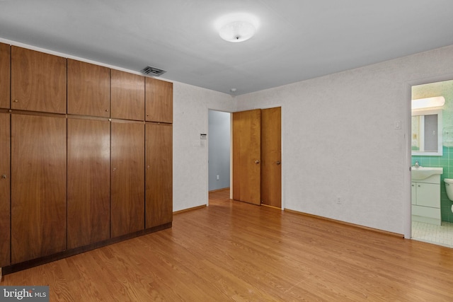 645 Lily Rd, Warminster, PA 18974 - unfurnished bedroom featuring light wood-style flooring, a sink, and ensuite bathroom