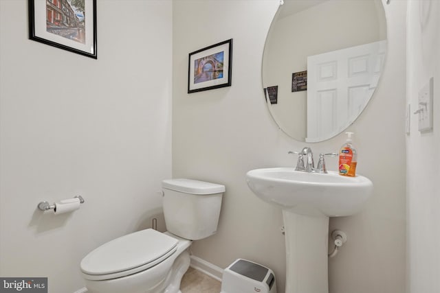 468 Rowan St, Warminster, PA 18974 - half bath with baseboards and toilet
