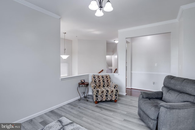 3317 Eagle Ridge Dr, Woodbridge, VA 22191 - living area featuring wood finished floors, a chandelier, crown molding, baseboards, and an upstairs landing