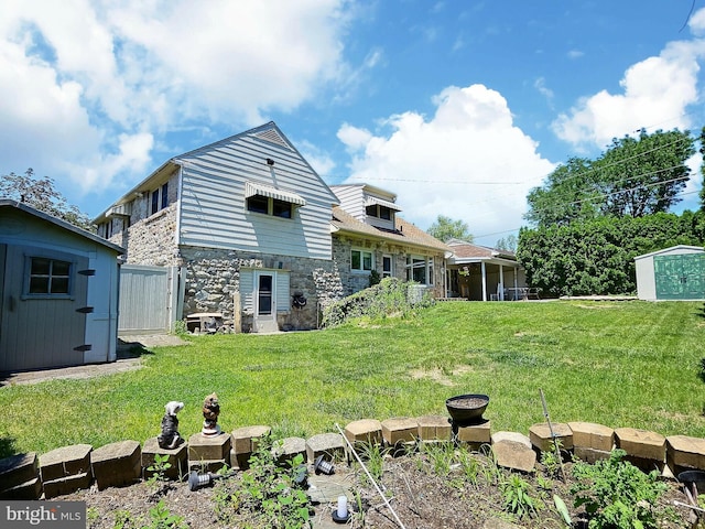 1927 N 15th St, Reading, PA 19604 - back of property featuring stone siding and a yard