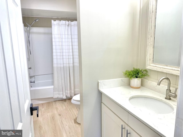 6 Kent Pl, Sewell, NJ 08080 - bathroom featuring toilet, vanity, wood finished floors, and shower / tub combo