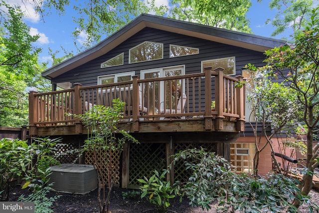 4834 8th St S, Arlington, VA 22204 - back of property featuring a wooden deck