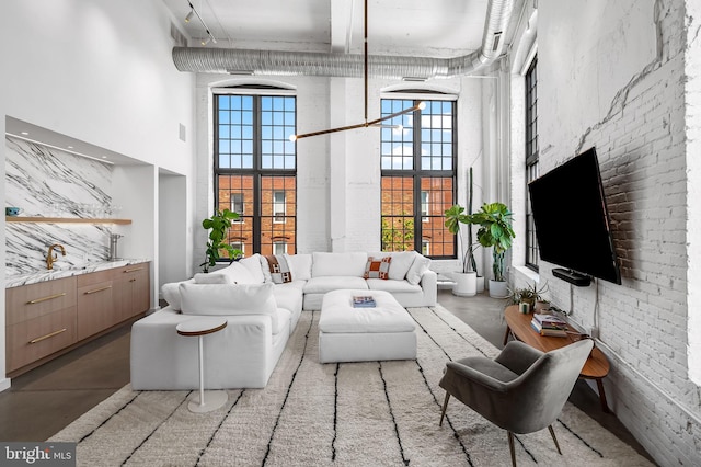 1220 Bank St Unit 304, Baltimore, MD 21202 - living area with a towering ceiling and concrete floors
