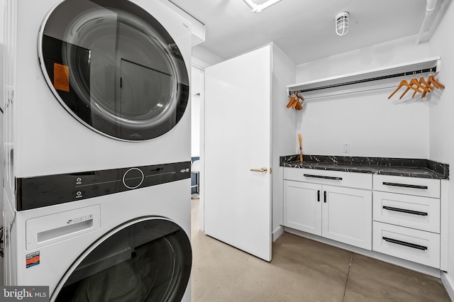 1220 Bank St Unit 304, Baltimore, MD 21202 - laundry area with stacked washer / dryer and cabinet space