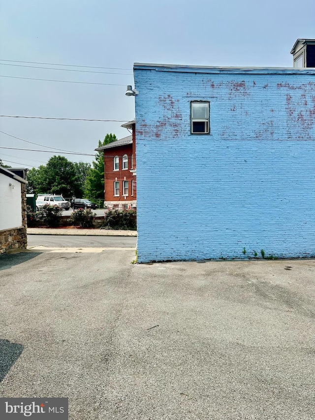 509 E Strawberry St, Lancaster, PA 17602 - view of side of home featuring brick siding